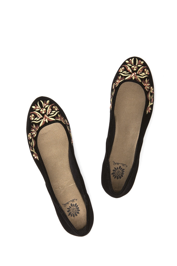 Narcissa Flat in Black