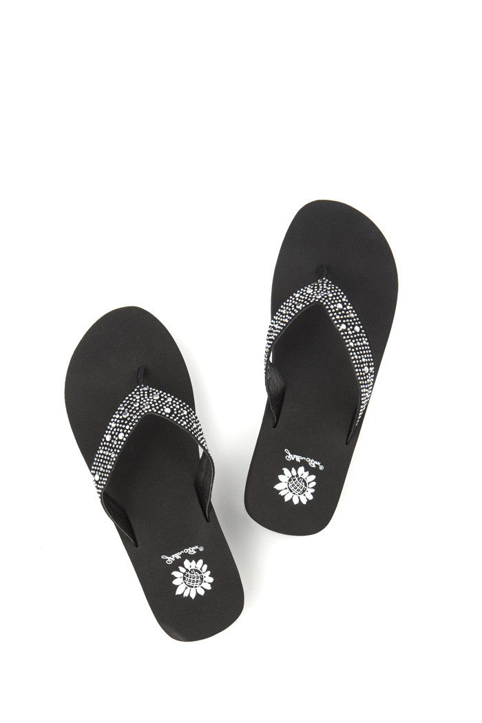 Africa Flip-Flop in Black