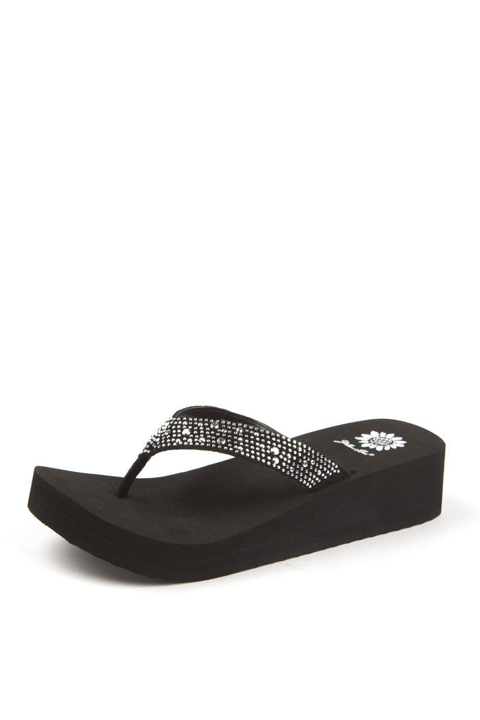 Africa Flip-Flop in Black