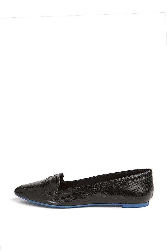 Penelope Flat in Black