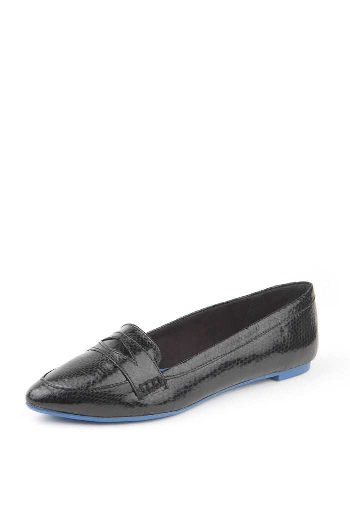 Penelope Flat in Black