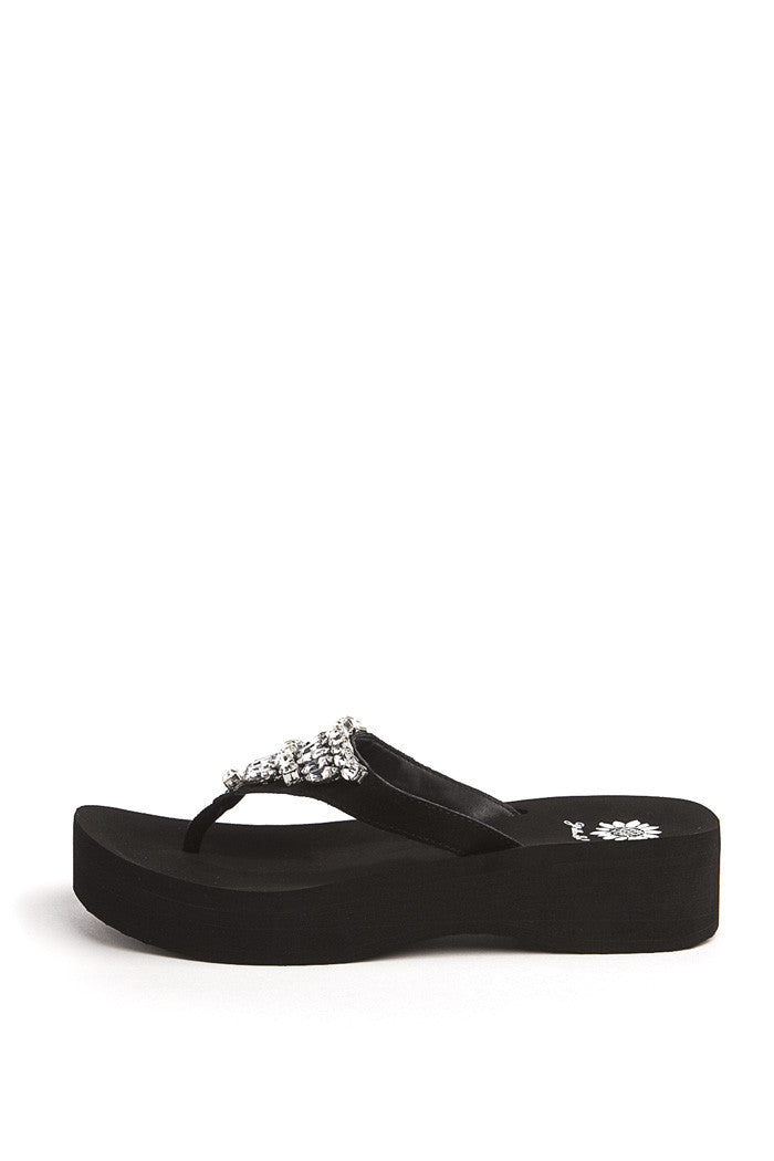 Aveline Flip-Flop in Black