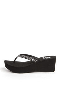 Eurwen Wedge Flip-Flop in Black