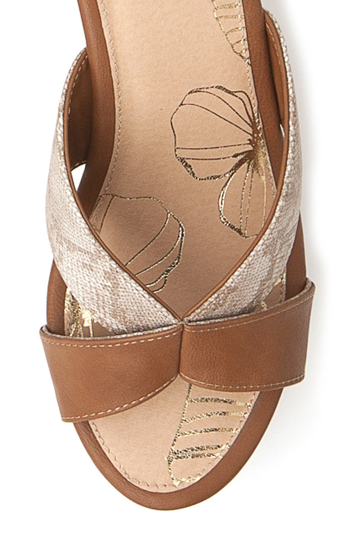 Alexina Wedge in Tan