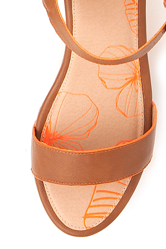 Coreen Wedge in Tan