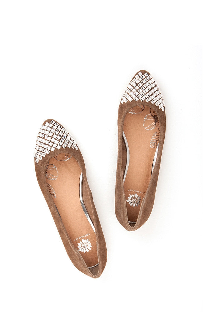 Ishara Flat in Taupe