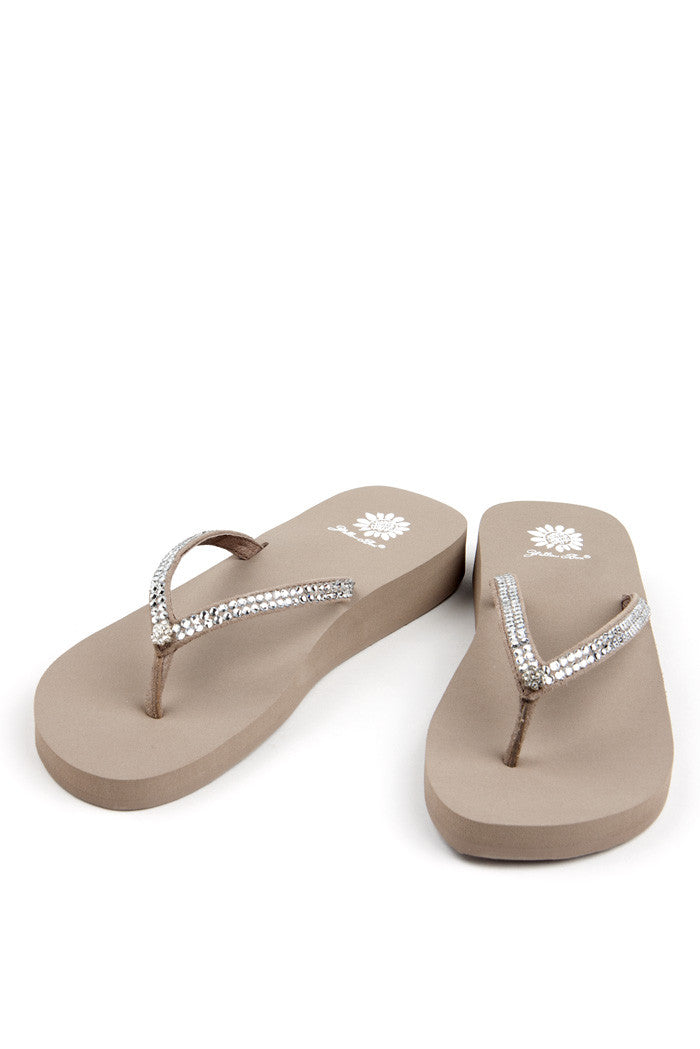 Jello Flip-Flop in Rich Taupe