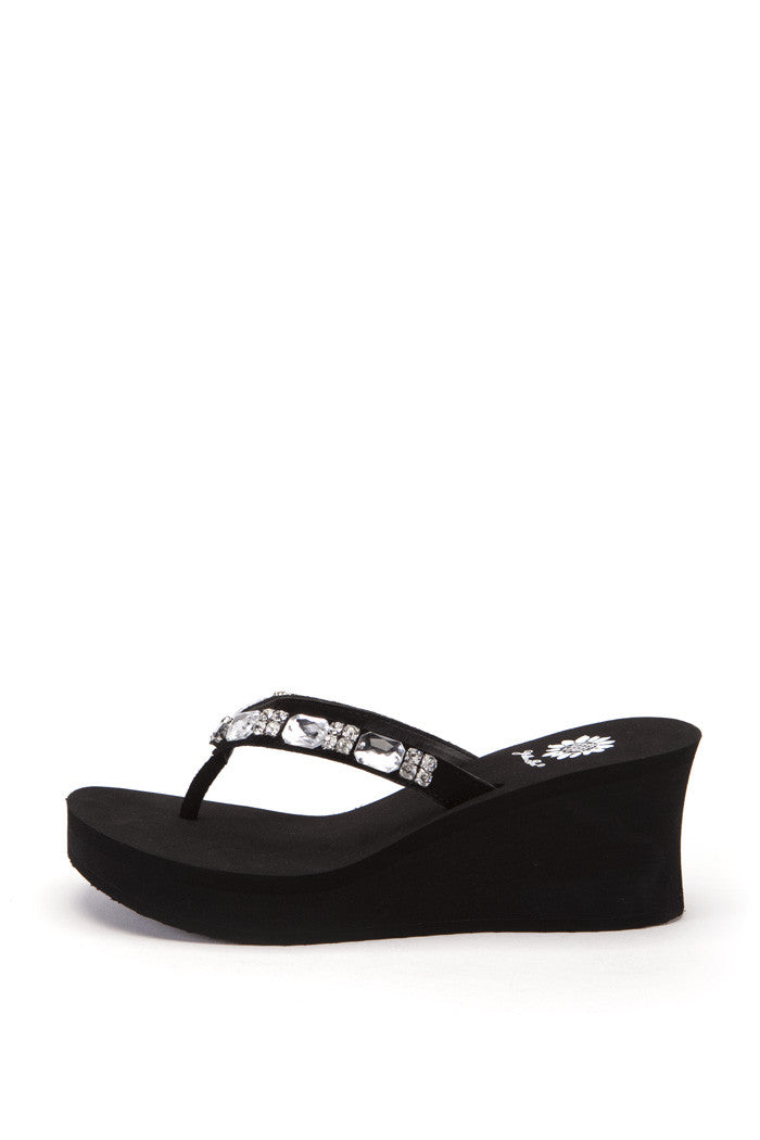 Fionola Wedge Flip-Flop in Black