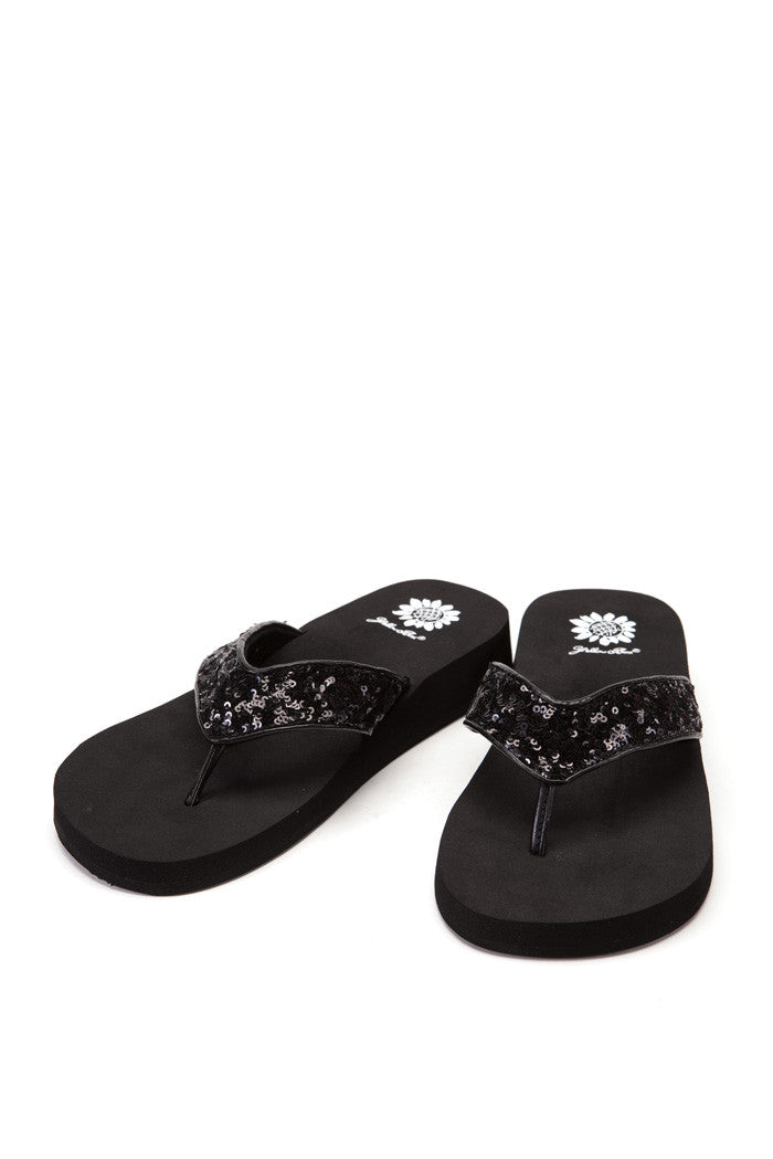 Kuria Flip-Flop in Black