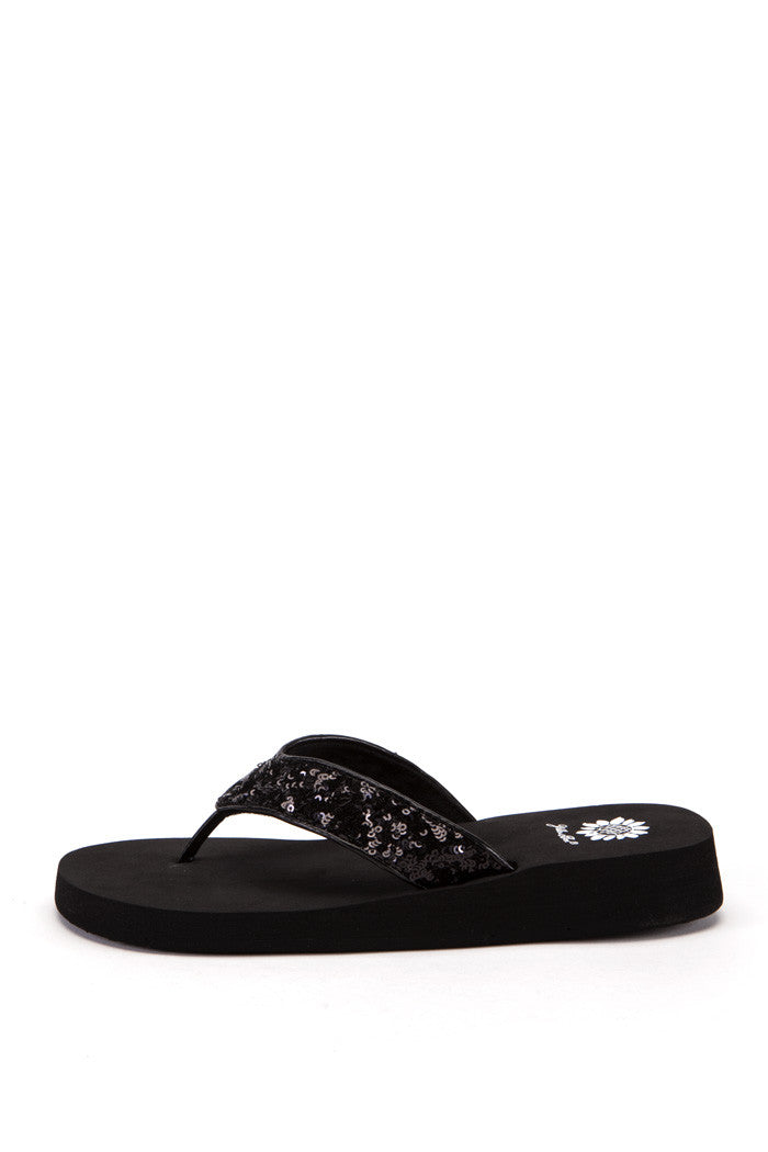 Kuria Flip-Flop in Black