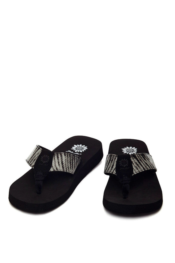 Magenta Flip-Flop in Black