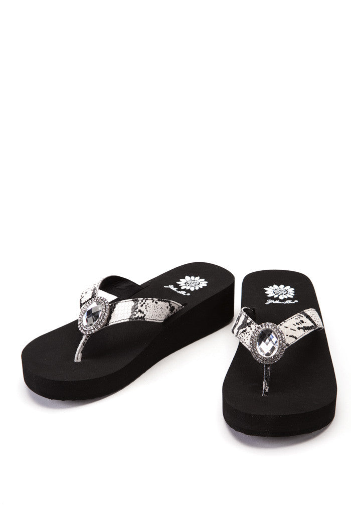 Nia Flip-Flop in Black