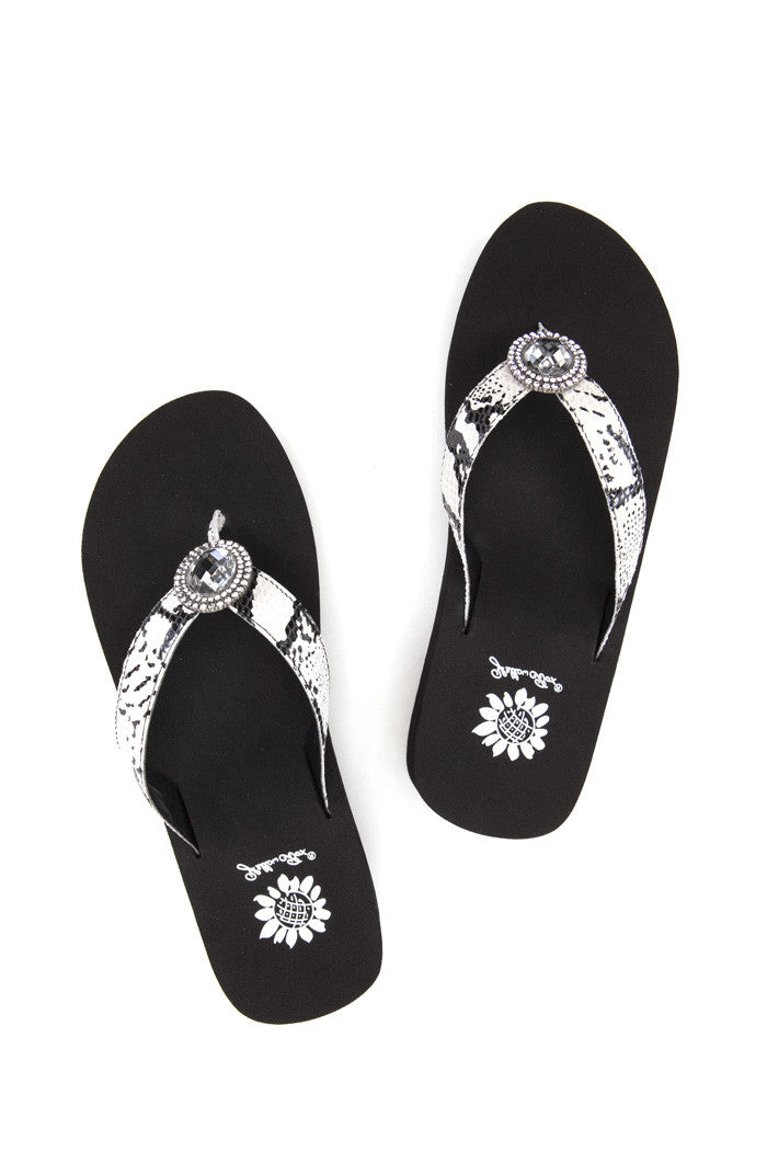 Nia Flip-Flop in Black