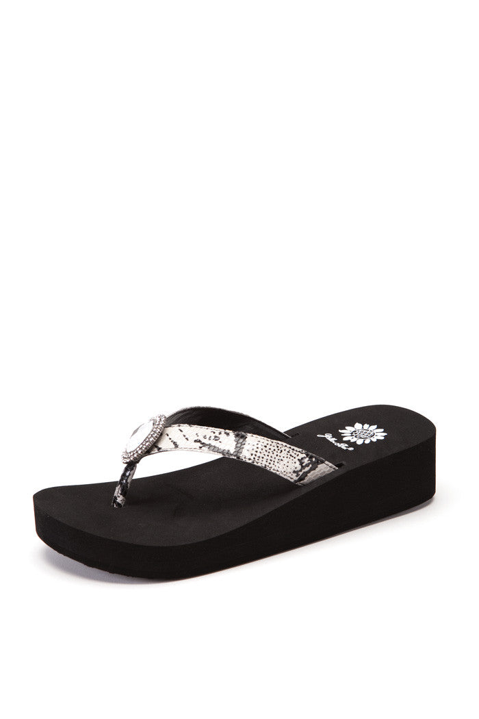 Nia Flip-Flop in Black