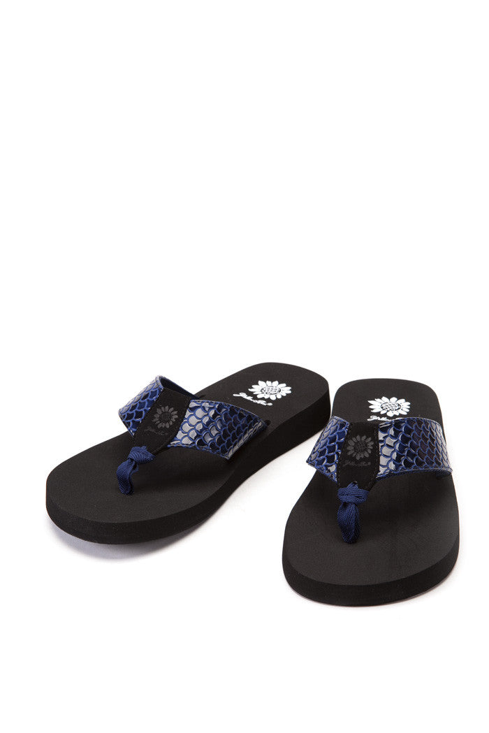 Sammi Flip-Flop in Navy