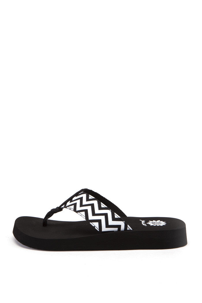 Yulisa Flip-Flop in Black