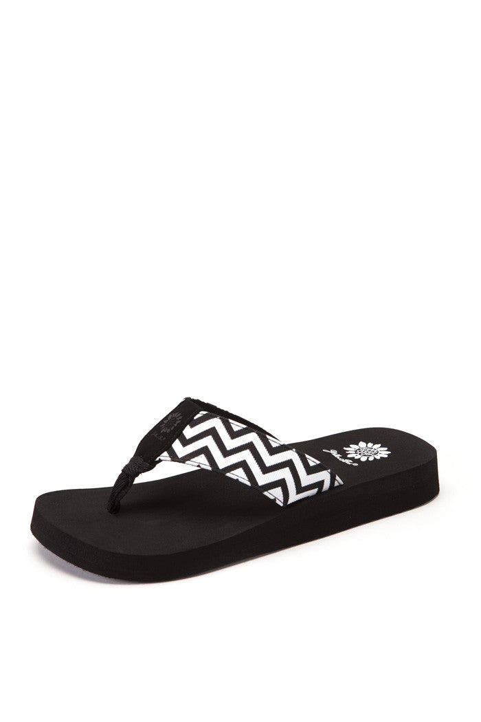 Yulisa Flip-Flop in Black