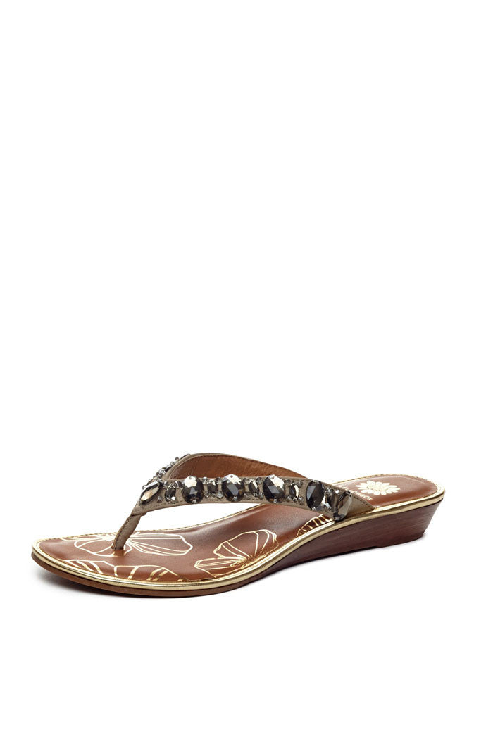 Klaudia Thong Sandal in Gold