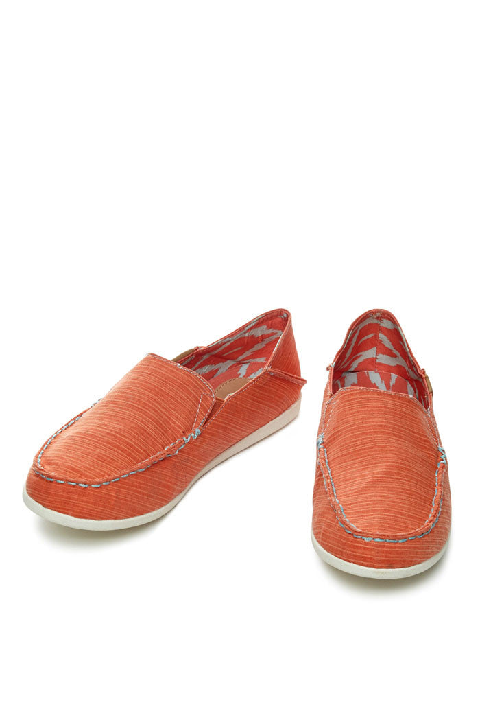 Lizzie Flat in Coral