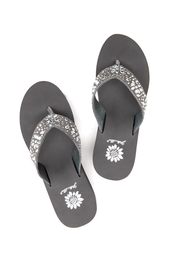 Yedda Flip-Flop in Charcoal