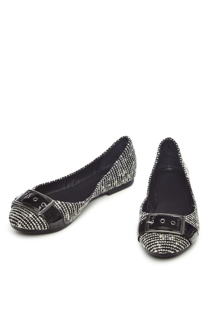 Brenda Flat in Black