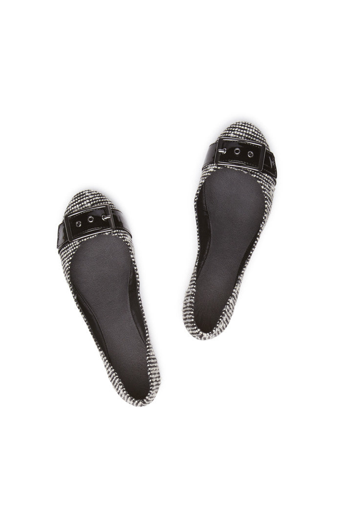 Brenda Flat in Black