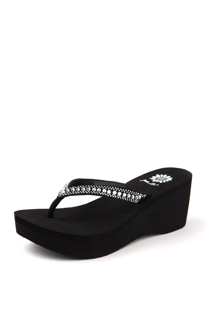 Eurwen Wedge Flip-Flop in Black