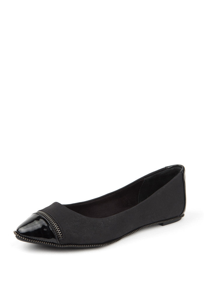 Lynn Flat in Black