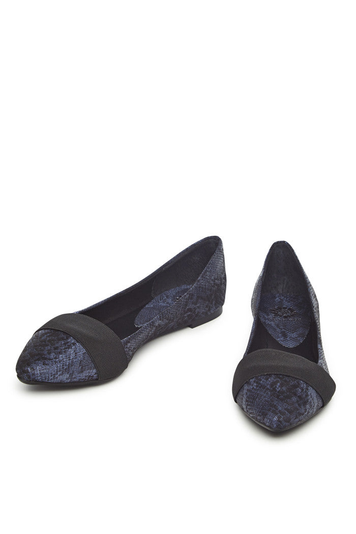 Sizzle Flat in Navy