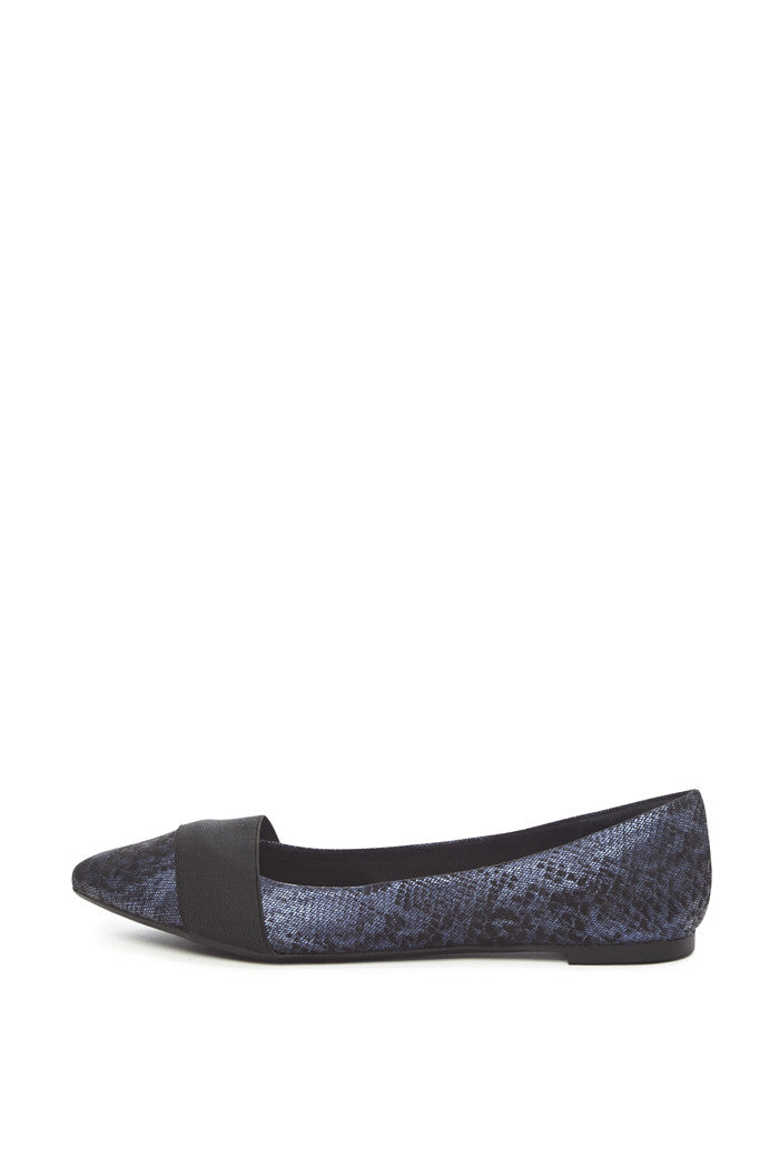 Sizzle Flat in Navy