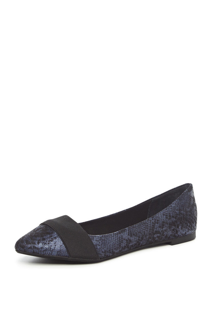 Sizzle Flat in Navy